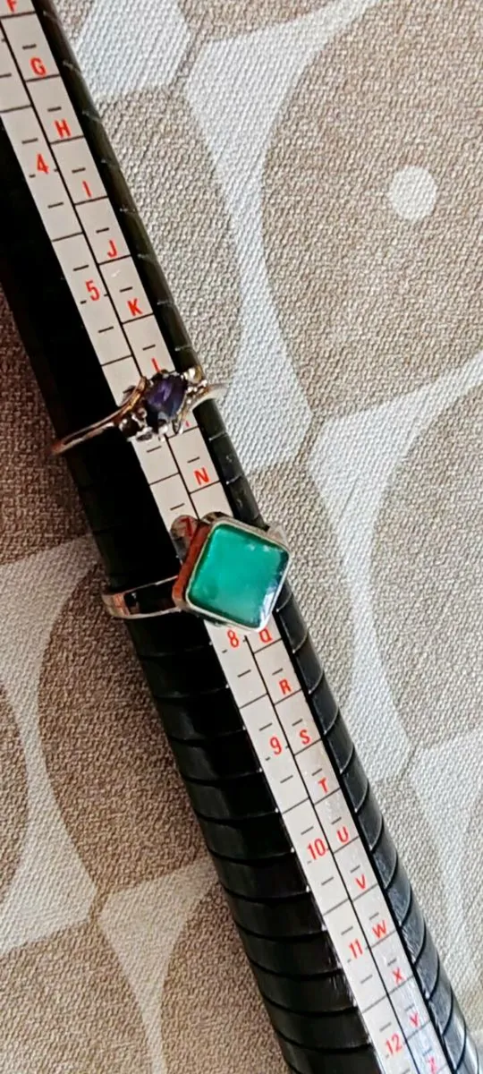 2 vintage costume rings - Image 3
