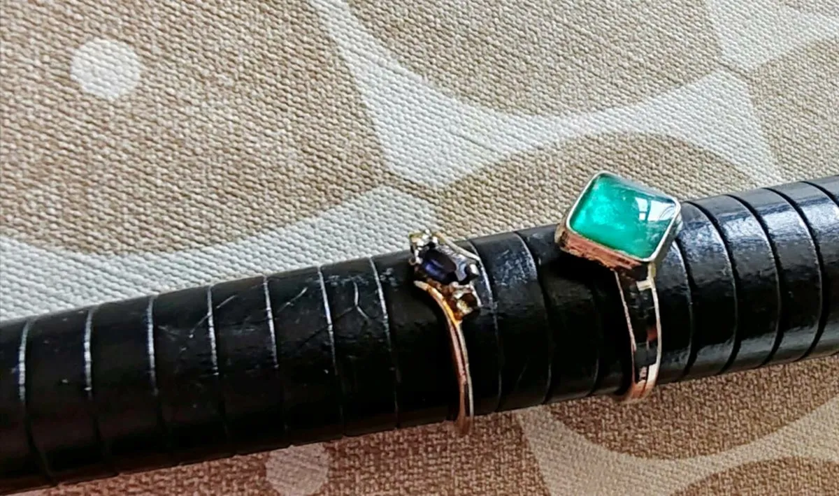 2 vintage costume rings - Image 4