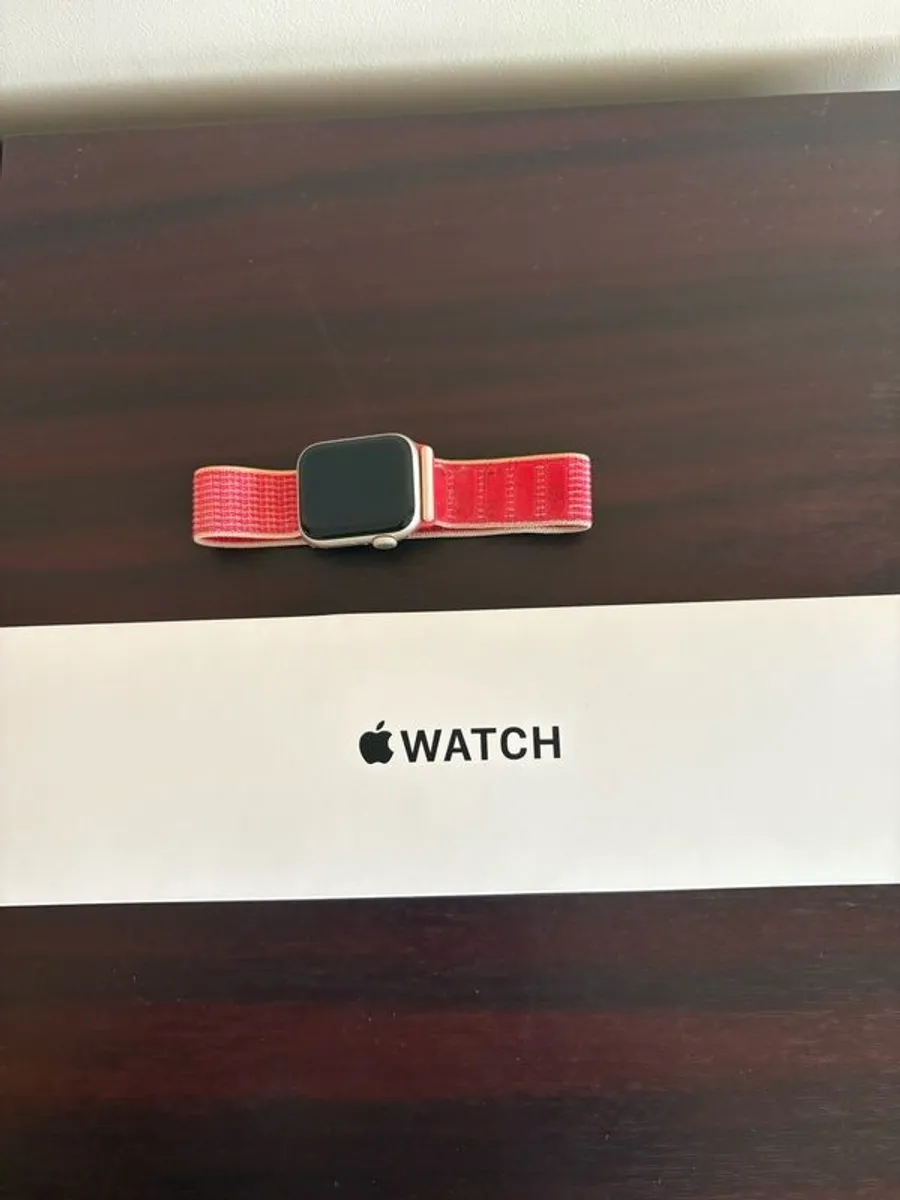 Apple Watch SE 2nd Gen 40mm - Image 2