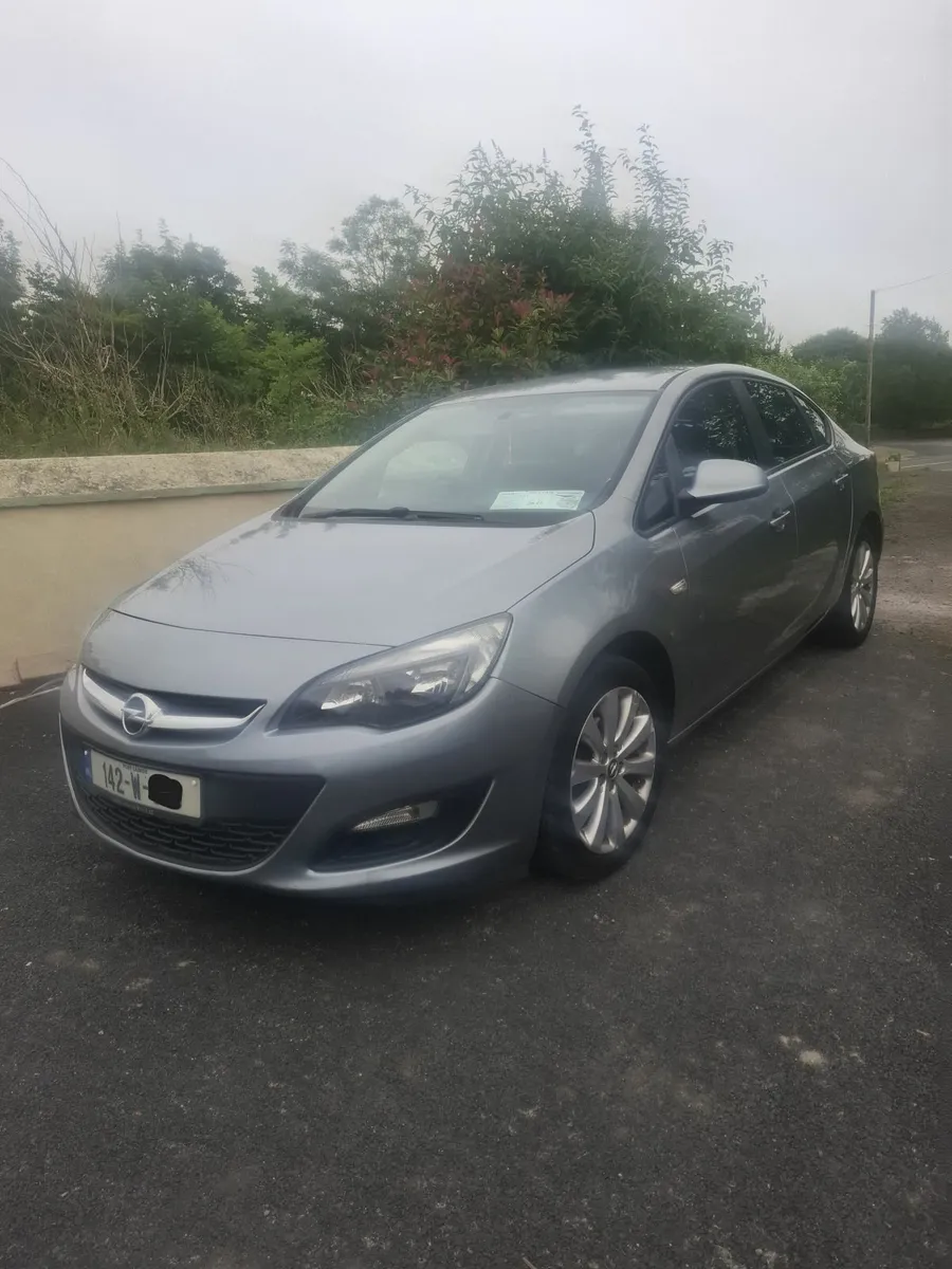 Opel Astra 2014 - Image 1