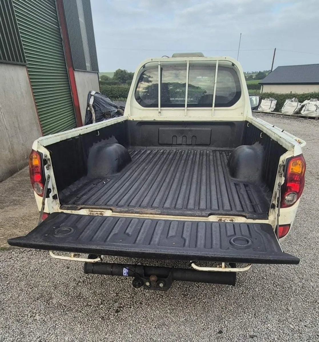 Mitsubishi L200 single cab pick up jeep - Image 4