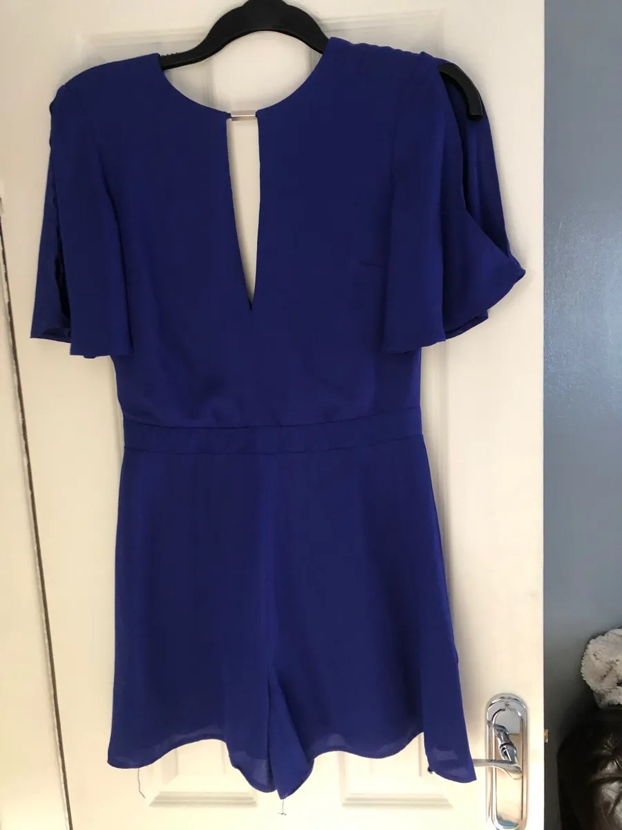 Ladies  stunning shorts suit size 10 €10 - Image 1
