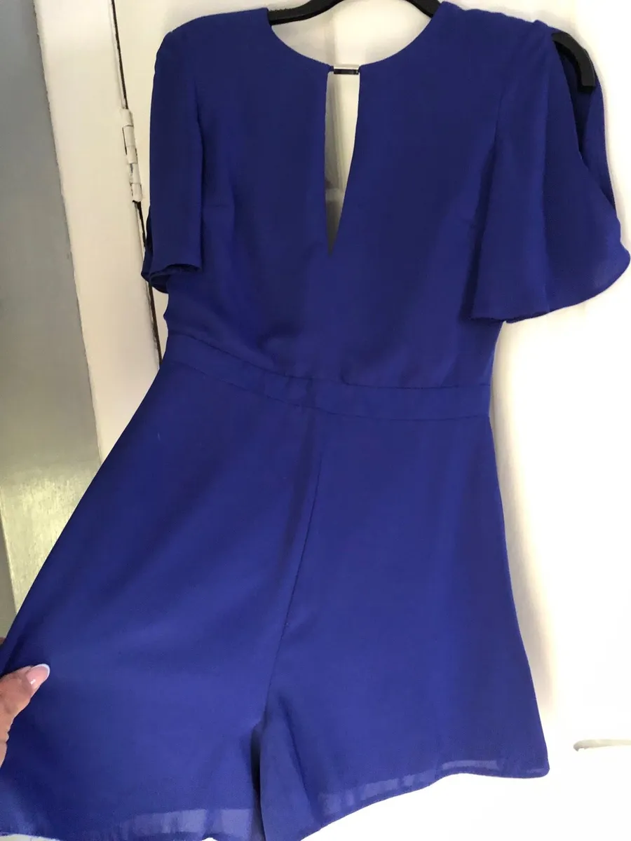 Ladies  stunning shorts suit size 10 €10 - Image 3