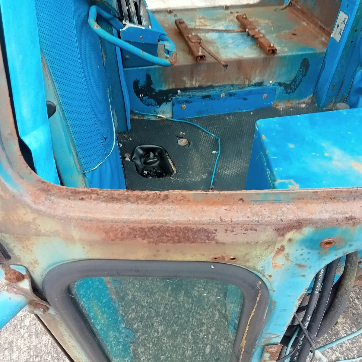 FORD TW Tractor cab - Image 3