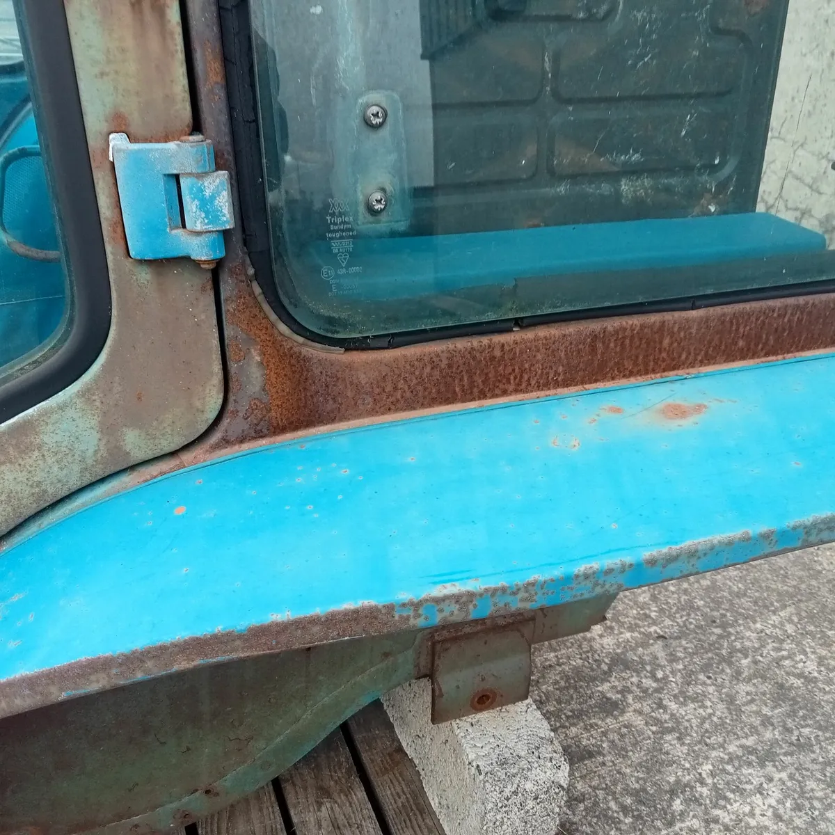 FORD TW Tractor cab - Image 4