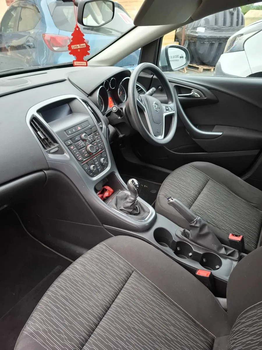 Opel Astra 2014 - Image 3