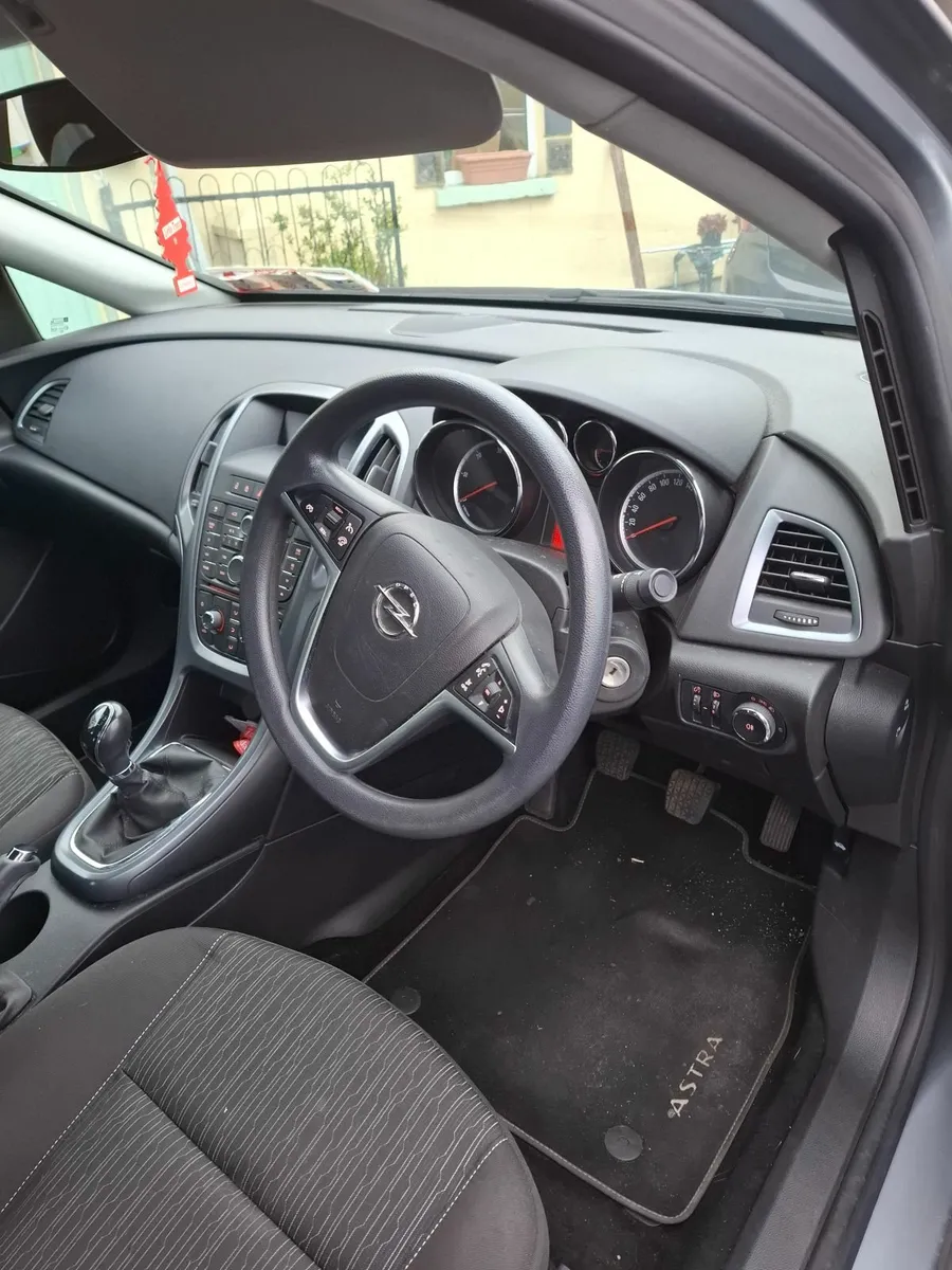 Opel Astra 2014 - Image 4