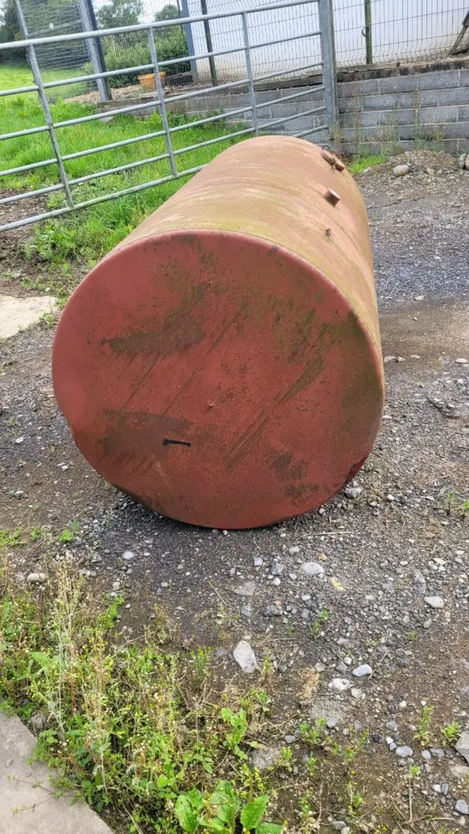 Water tank - Image 1