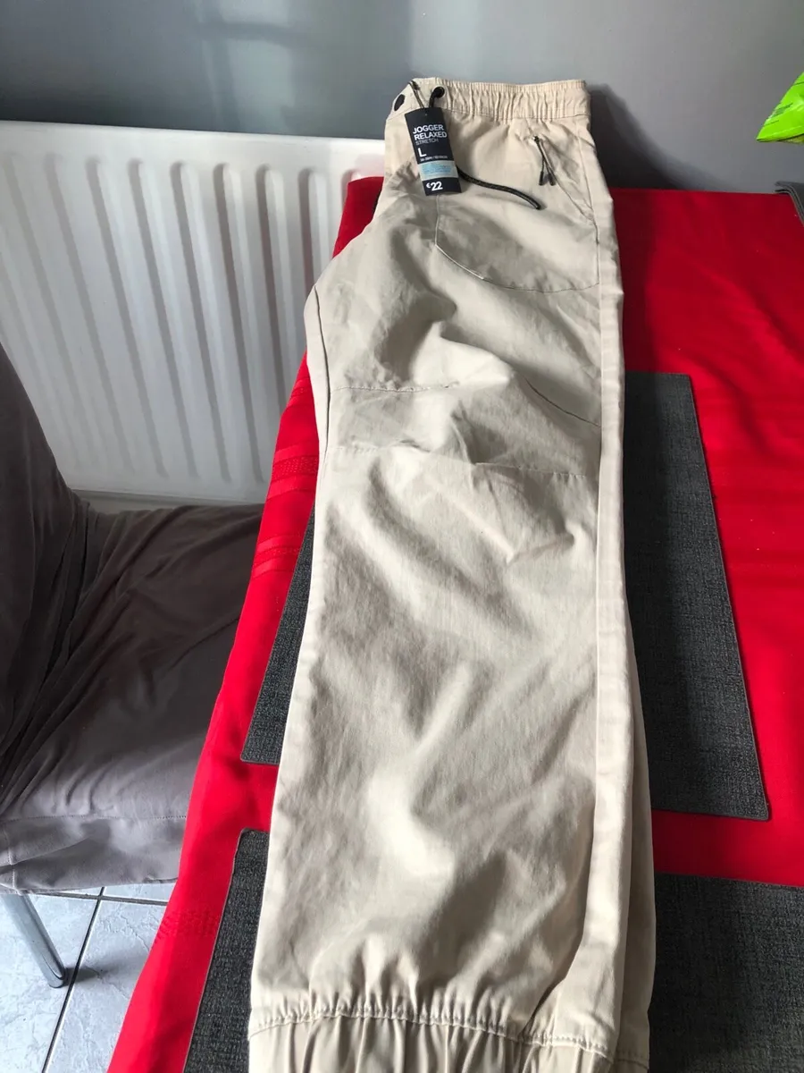 Mens BNWT joggers size L €15 - Image 2