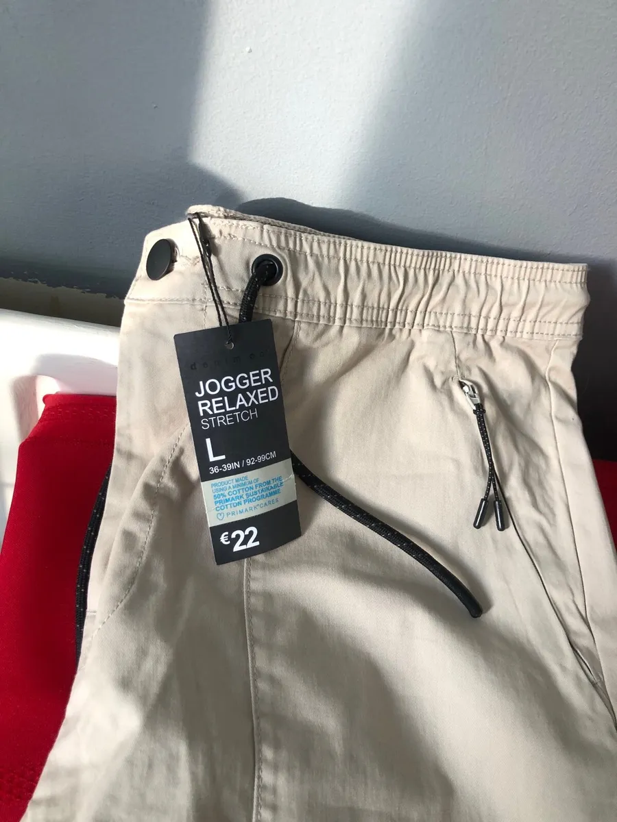 Mens BNWT joggers size L €15 - Image 3