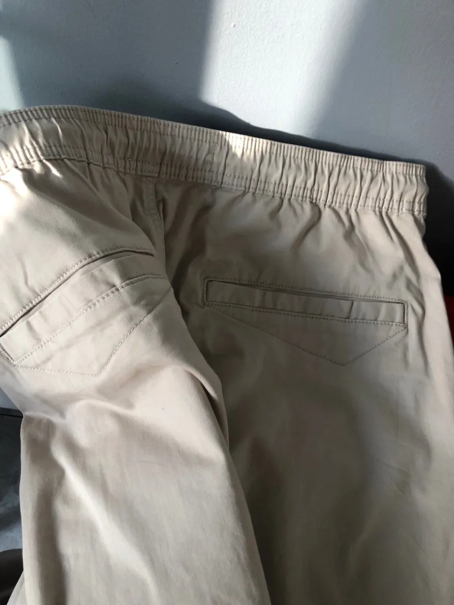 Mens BNWT joggers size L €15 - Image 4