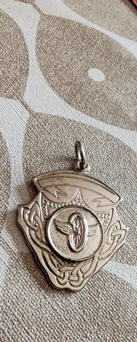 Vintage silvertone pendant - Image 3