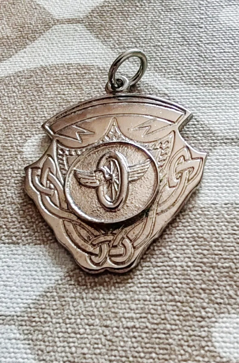 Vintage silvertone pendant - Image 4