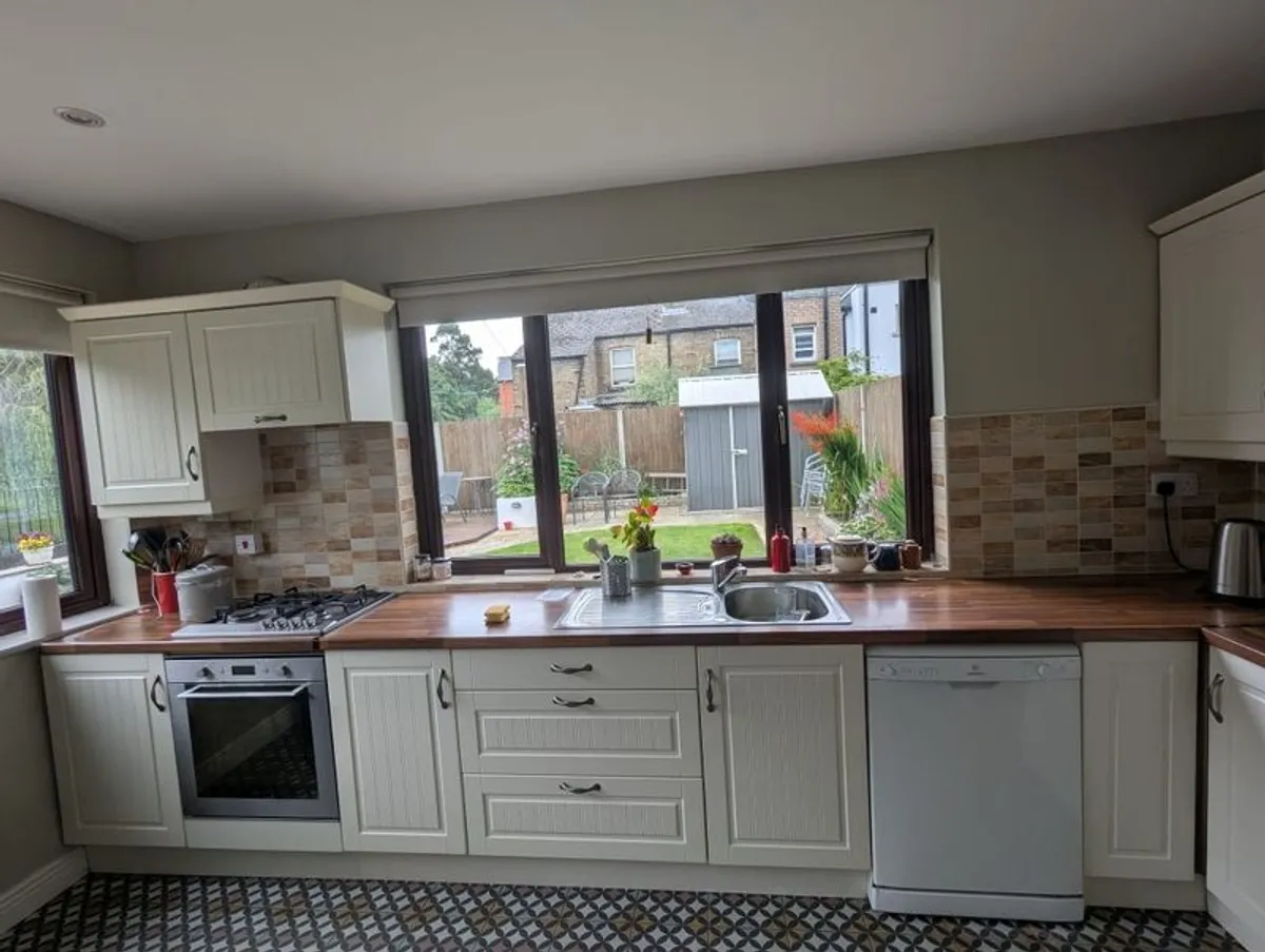 Full Kitchen - Image 3