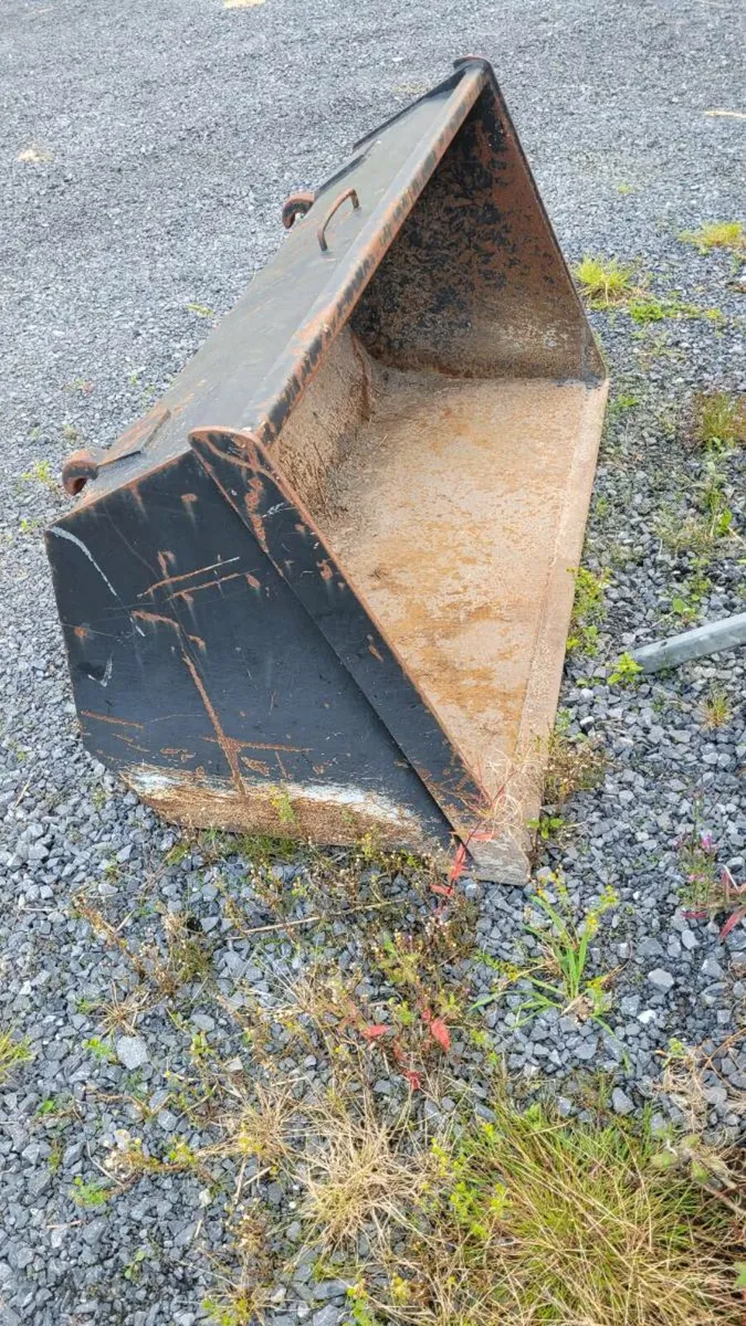 Loader bucket - Image 1