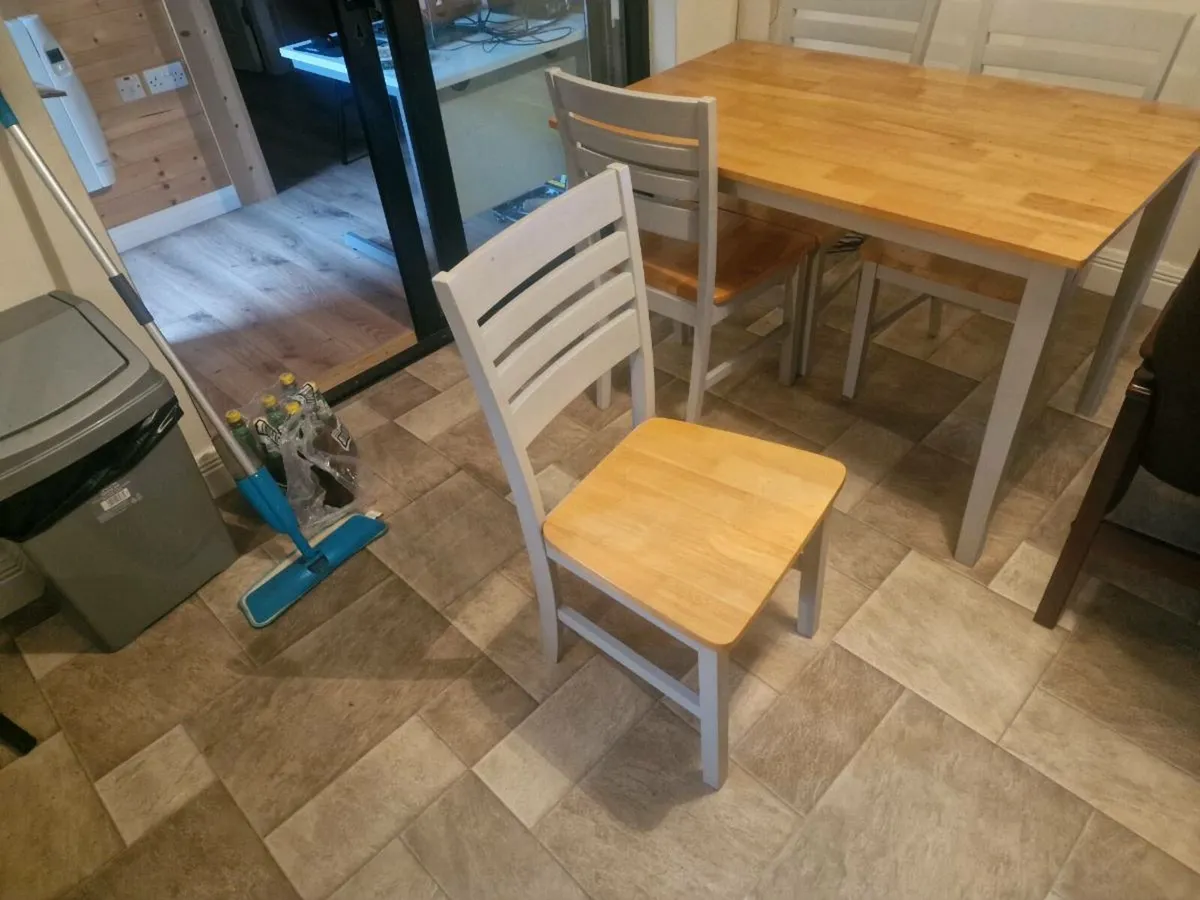 Table and 4 chairs - Image 3