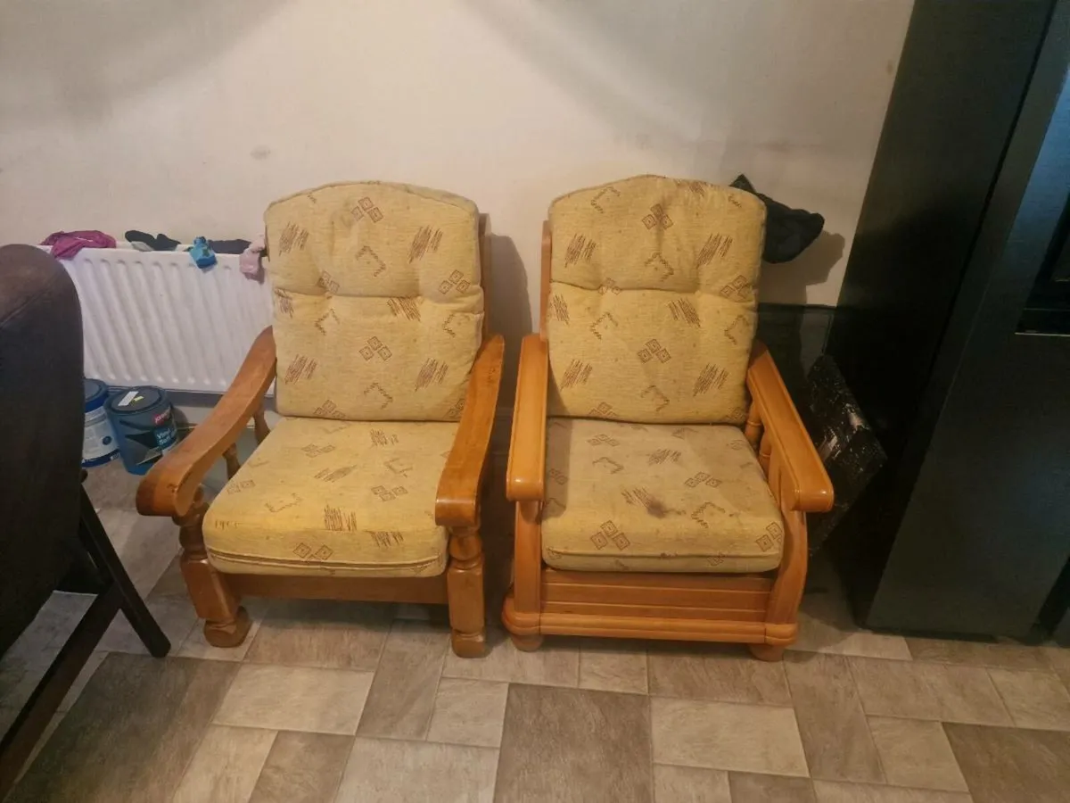 2 Comfortable arm chairs - Image 1
