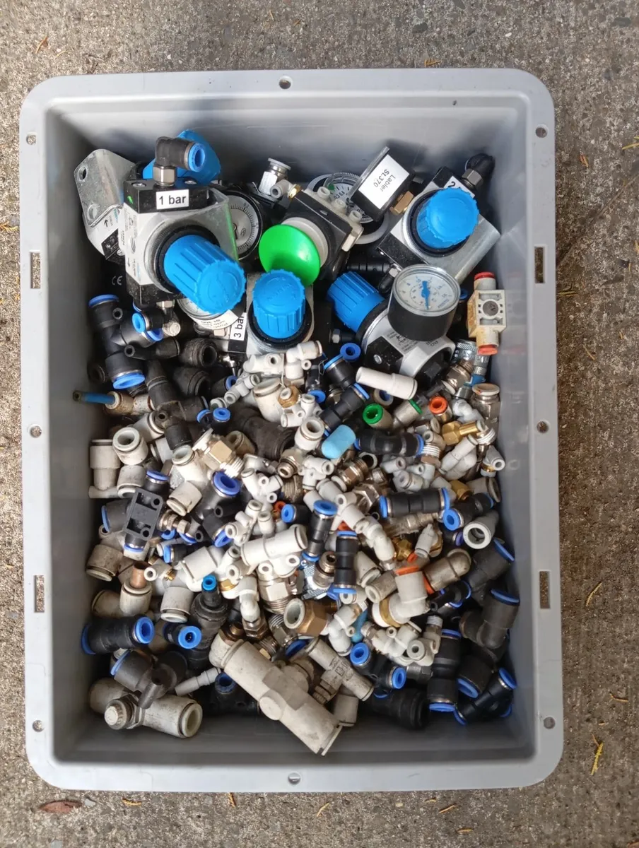 Pneumatic fittings and gauges