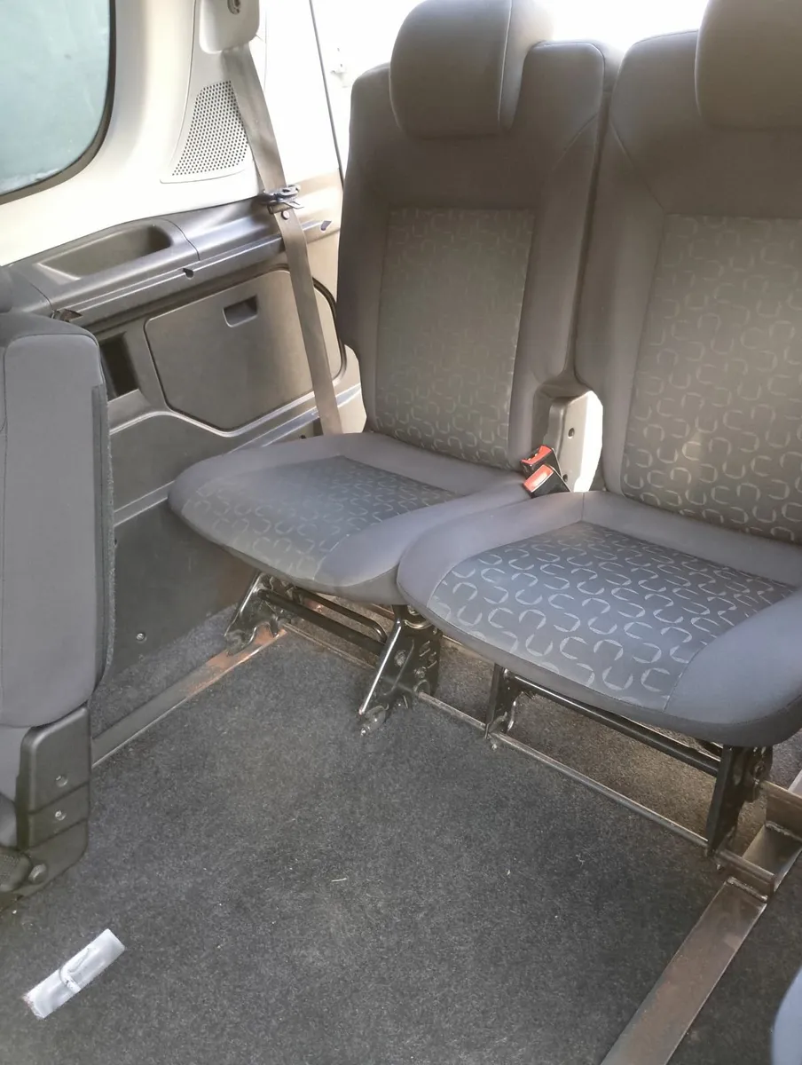 2017 Fiat Doblo rear foldable removable seats - Image 4