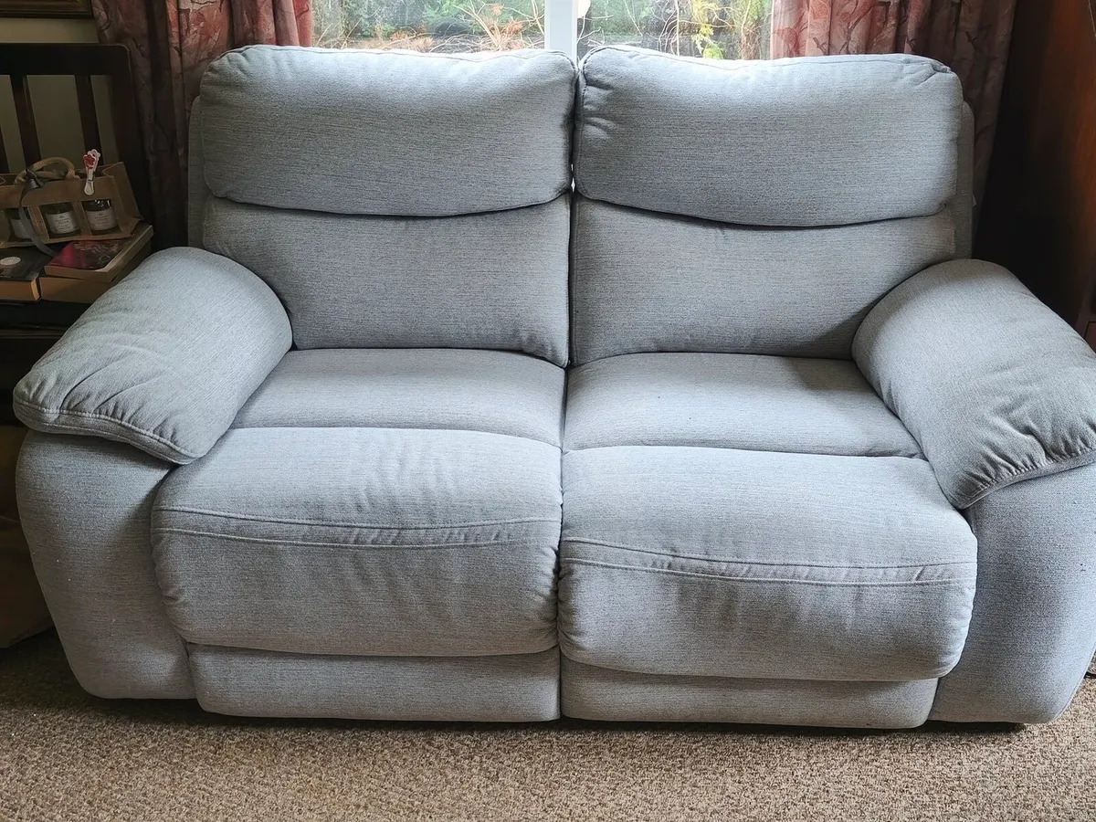 Two seater recliner couch - Image 1