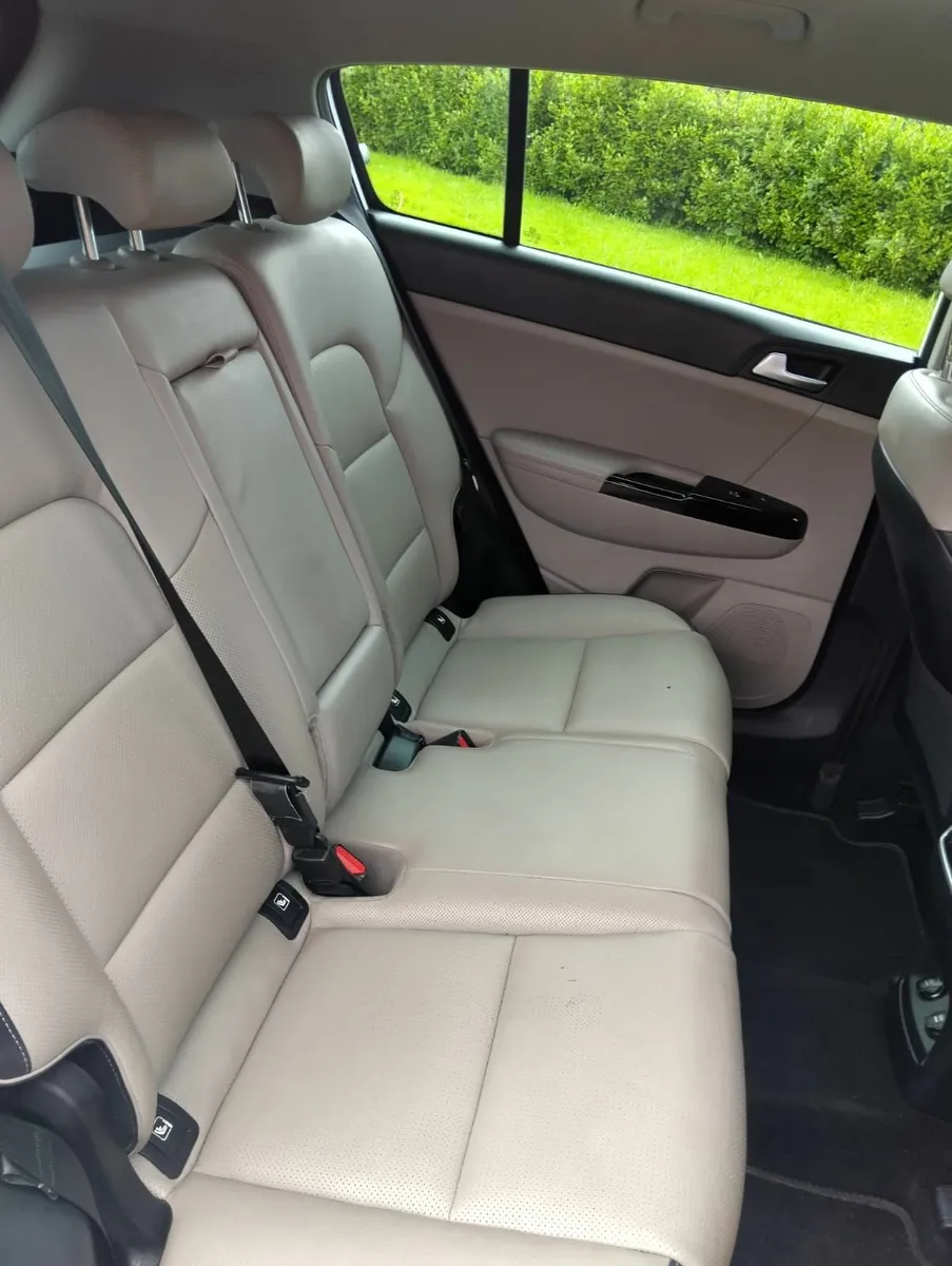 Kia Sportage 2021 - Image 2