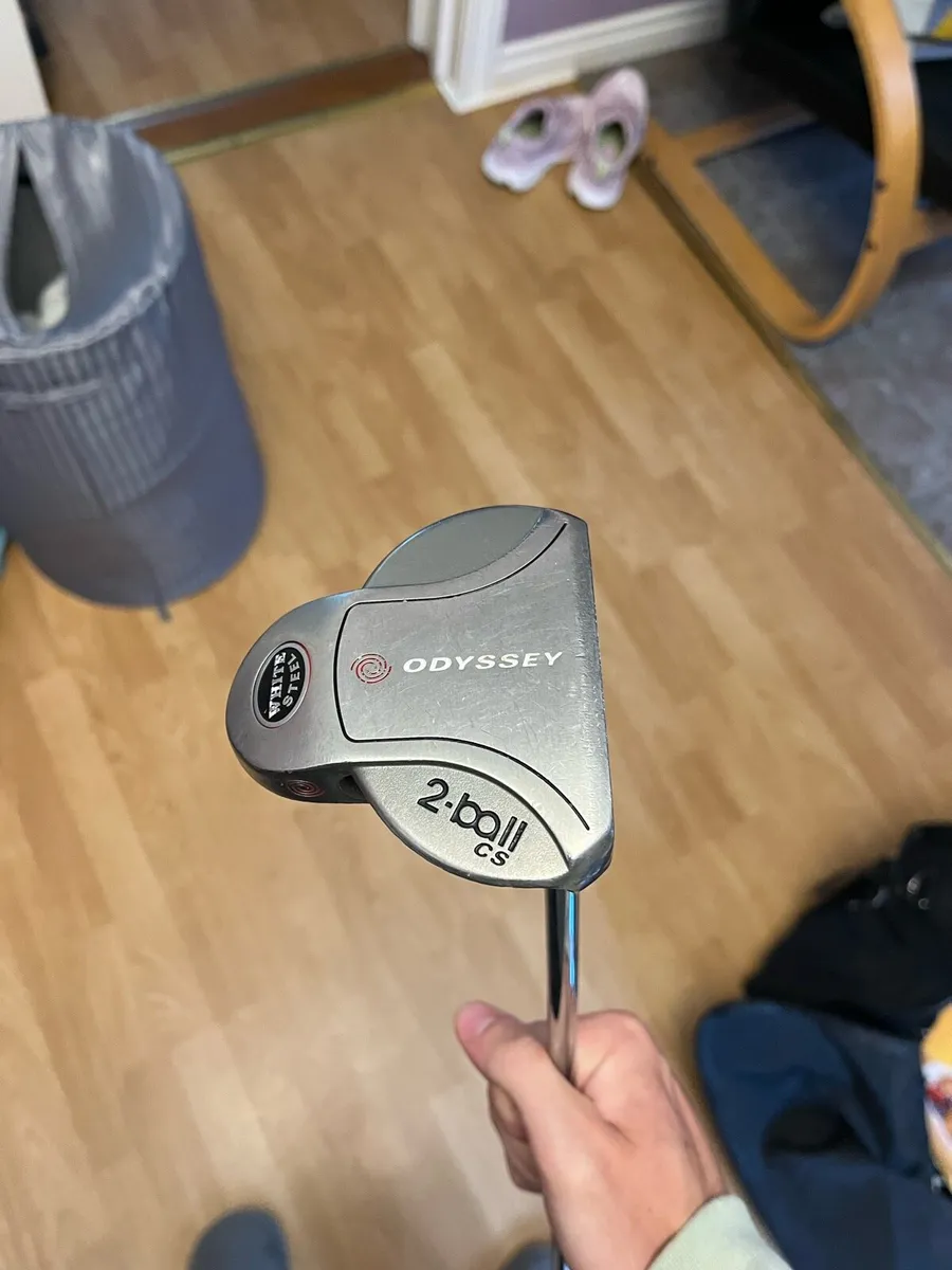 Odyssey 2-ball Centre Shaft Putter 34” - Image 1