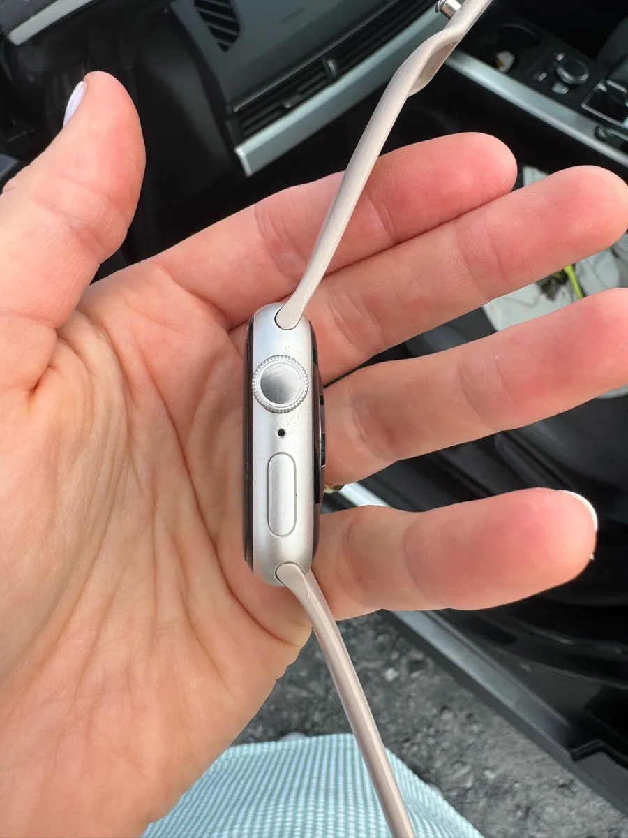 Apple Watch Series 8 - Image 3