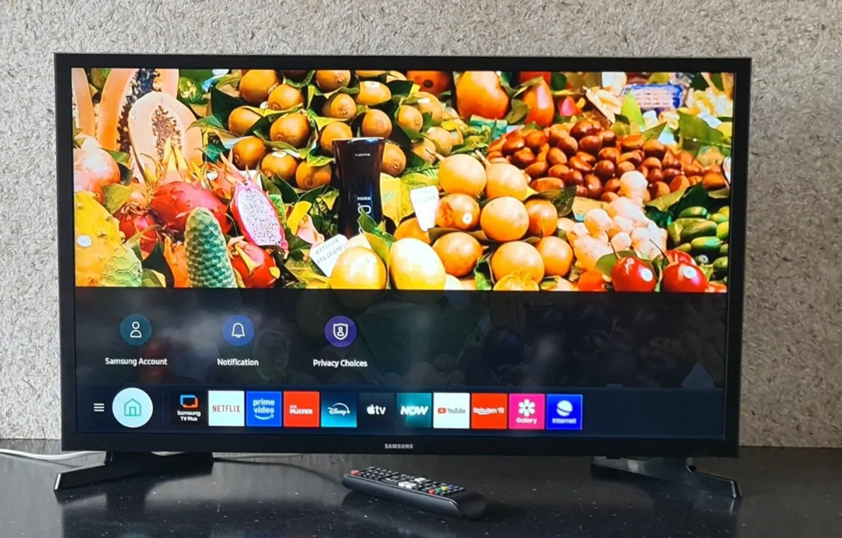 Samsung 32" HD HDR Smart LED TV - Image 1
