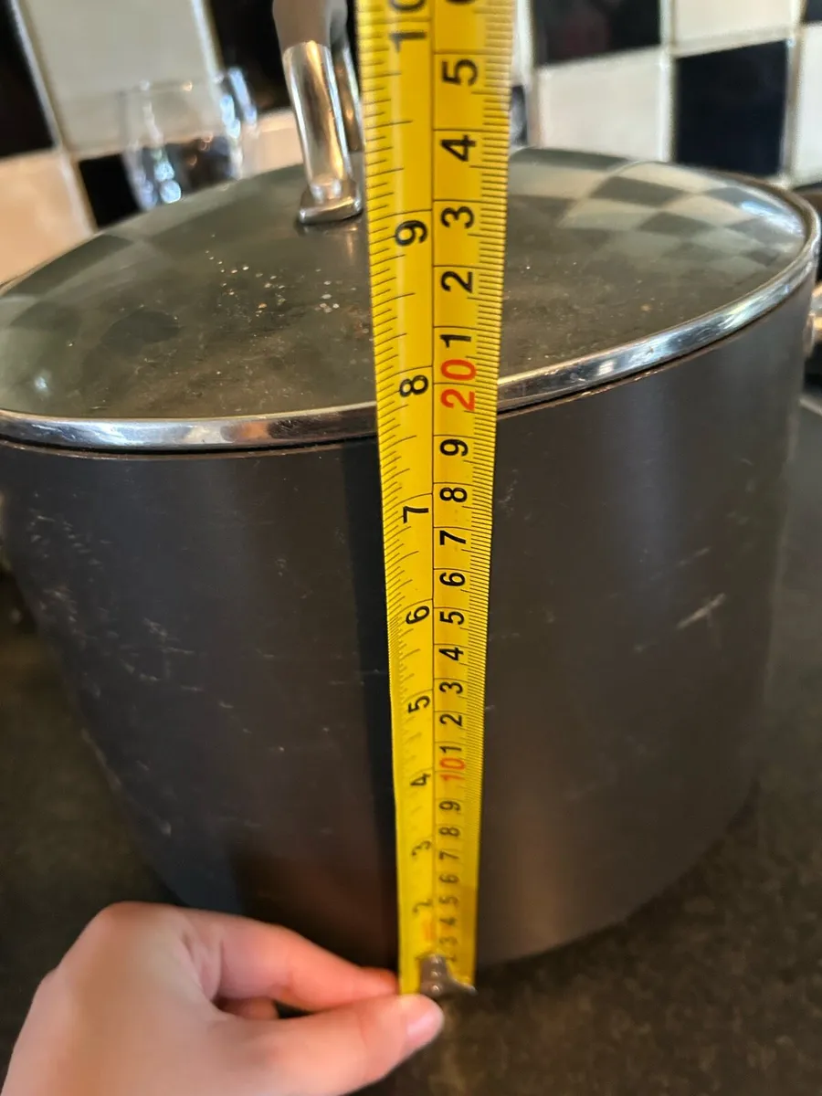 Large Cooking Pot - Image 1