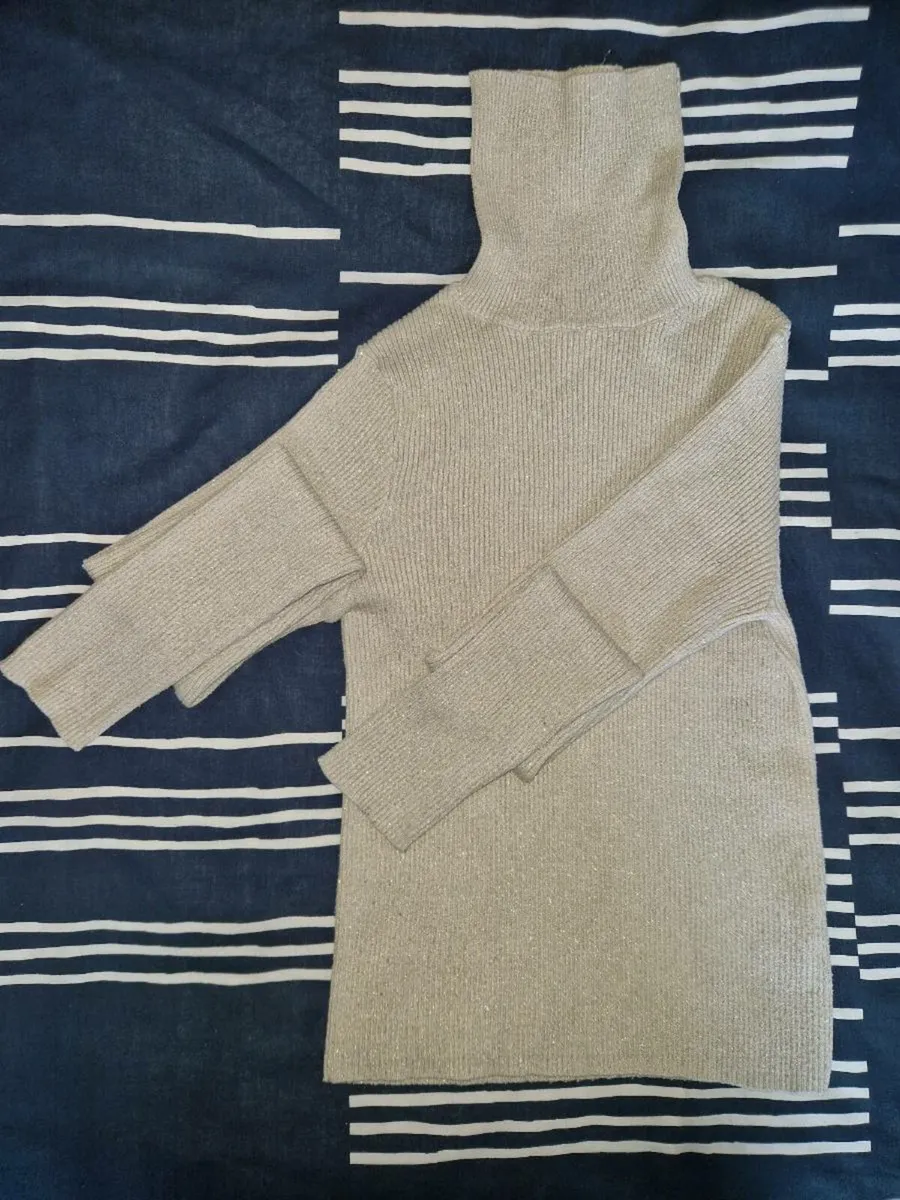 Cream turtleneck sweater - Image 3