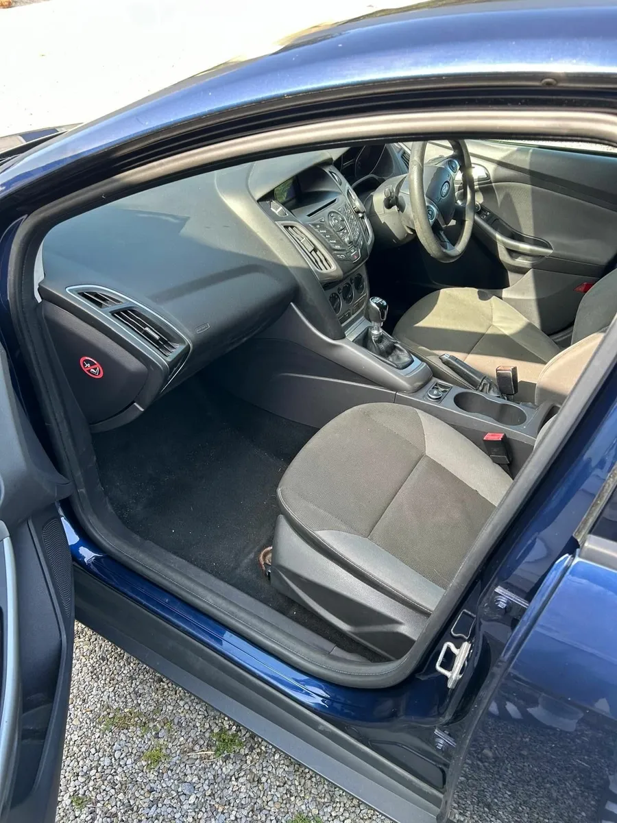 Ford Focus 2012 - Image 2