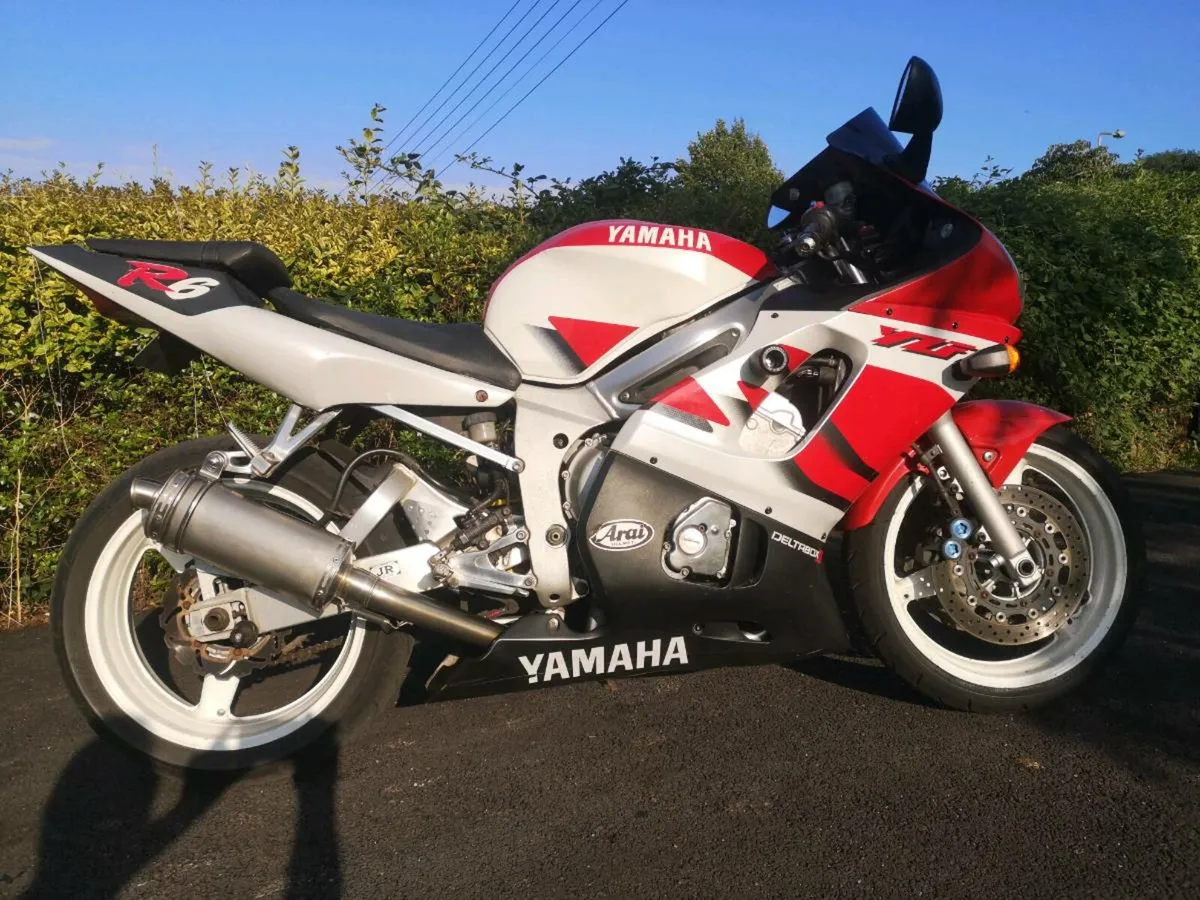 Yamaha R6 - Image 1