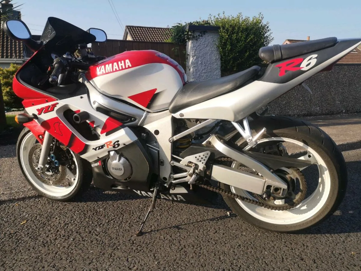 Yamaha R6 - Image 2
