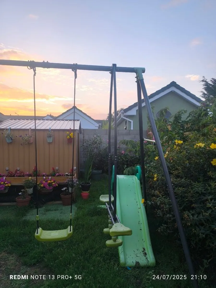 Free swing included with a net swing and slide - Image 1