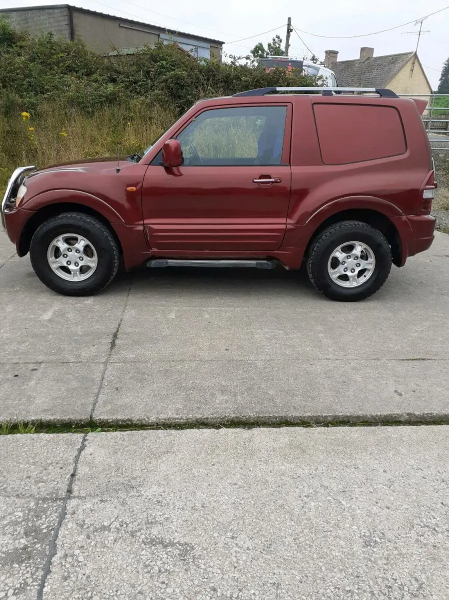 02 Mitsubishi Pajero  2.5 - Image 3