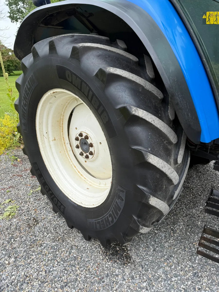 01 New Holland TM115 CLASSIC *Mint* €25950 Plus - Image 4