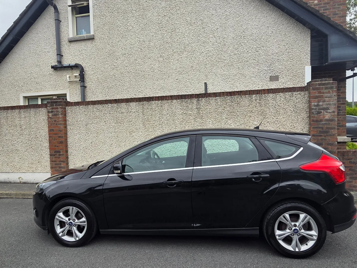 Ford Focus 1.0 Full Ford Service history - Image 3