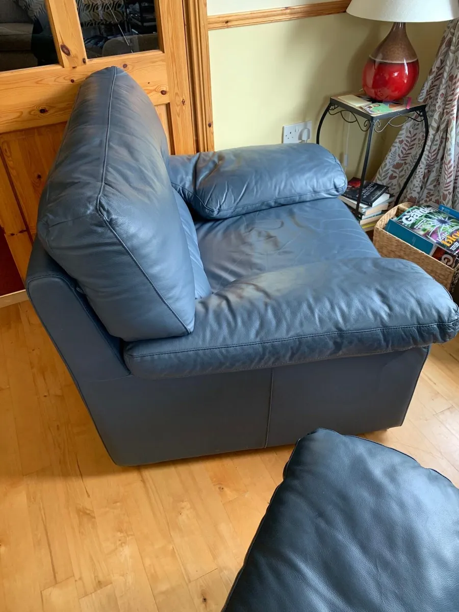 Couch - Image 3