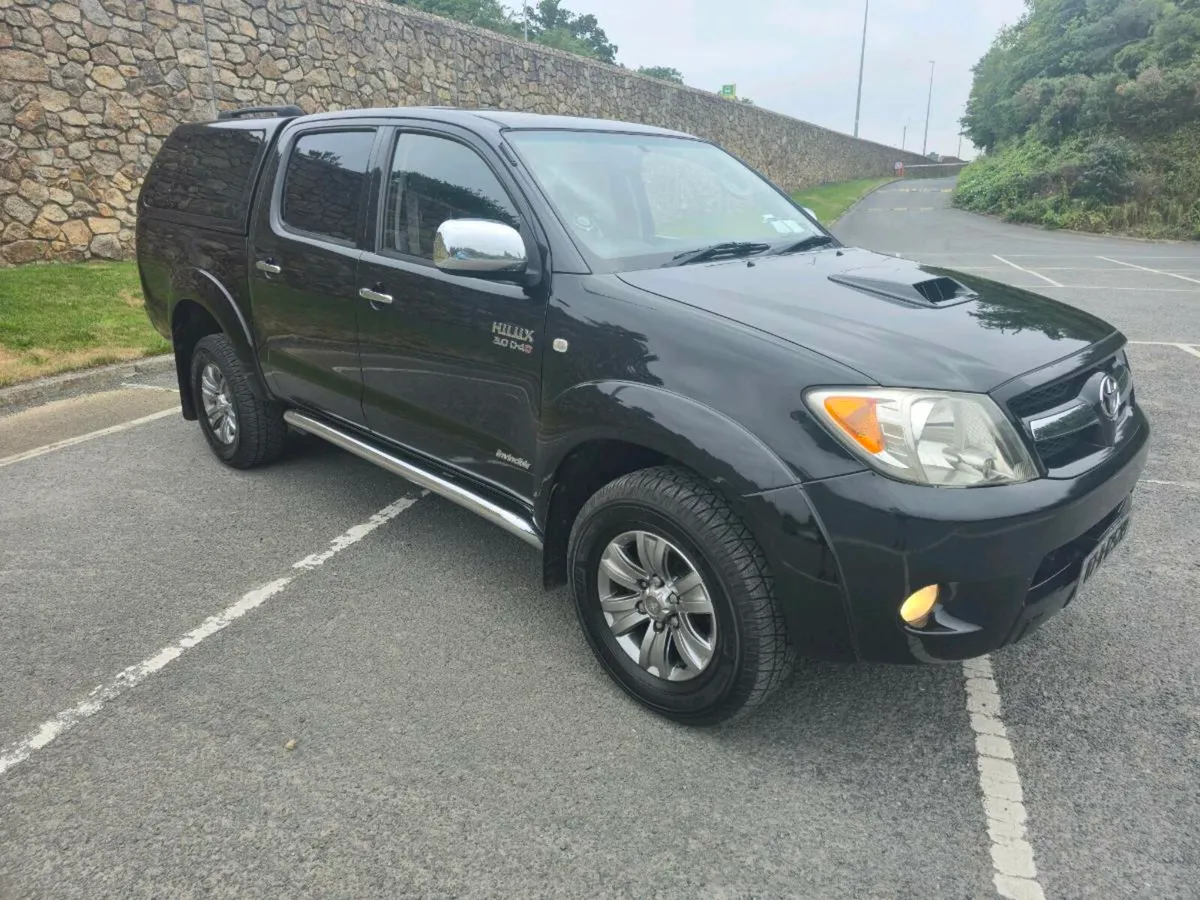 2007 TOYOTA HILUX 3.0D4D AUTO INVINCIBLE LOW MILES - Image 1