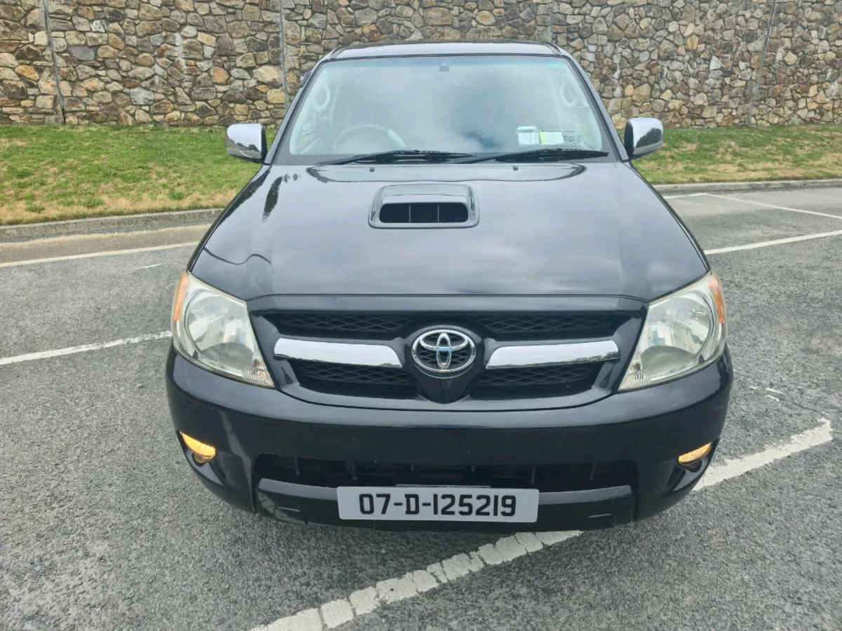 2007 TOYOTA HILUX 3.0D4D AUTO INVINCIBLE LOW MILES - Image 2