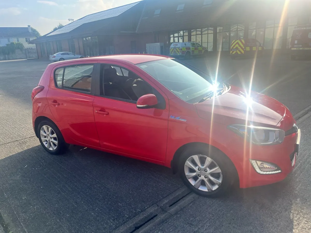 Hyundai i20 premium blue drive 125,000km - Image 3