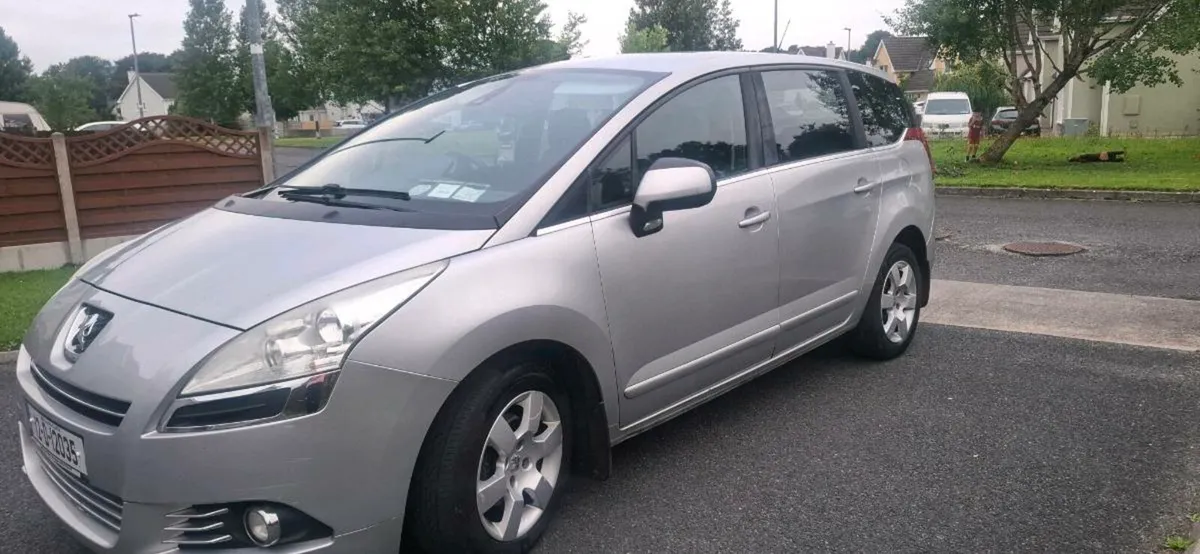 PEUGEOT 5008 7 Seater - Image 3