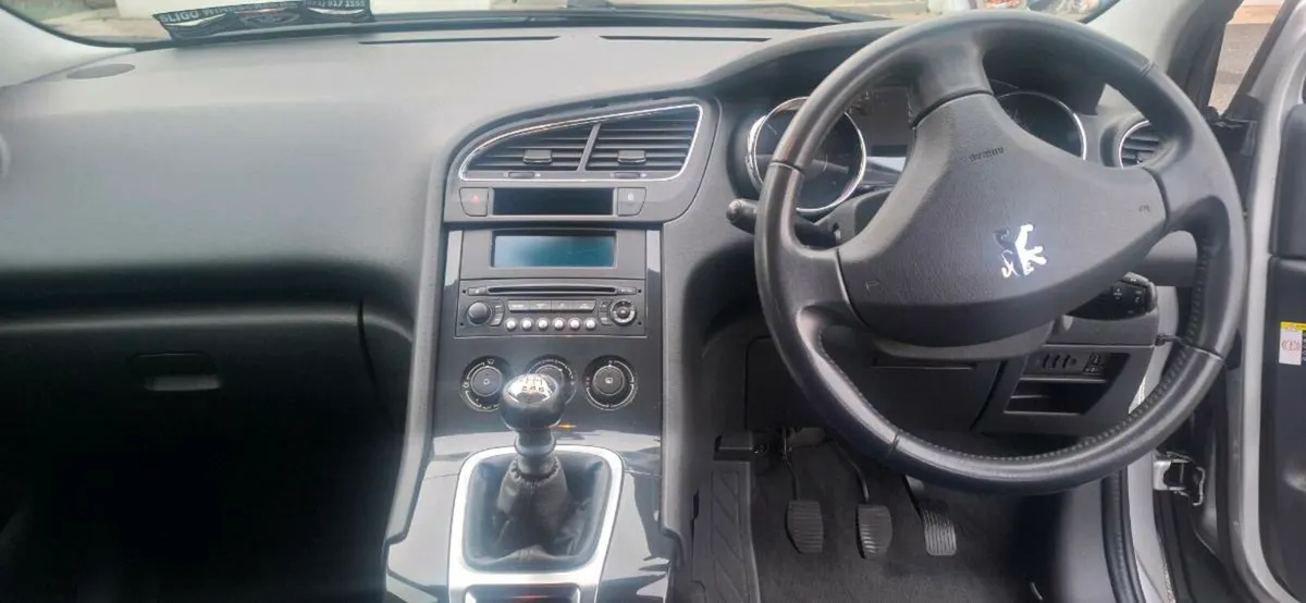 PEUGEOT 5008 7 Seater - Image 4