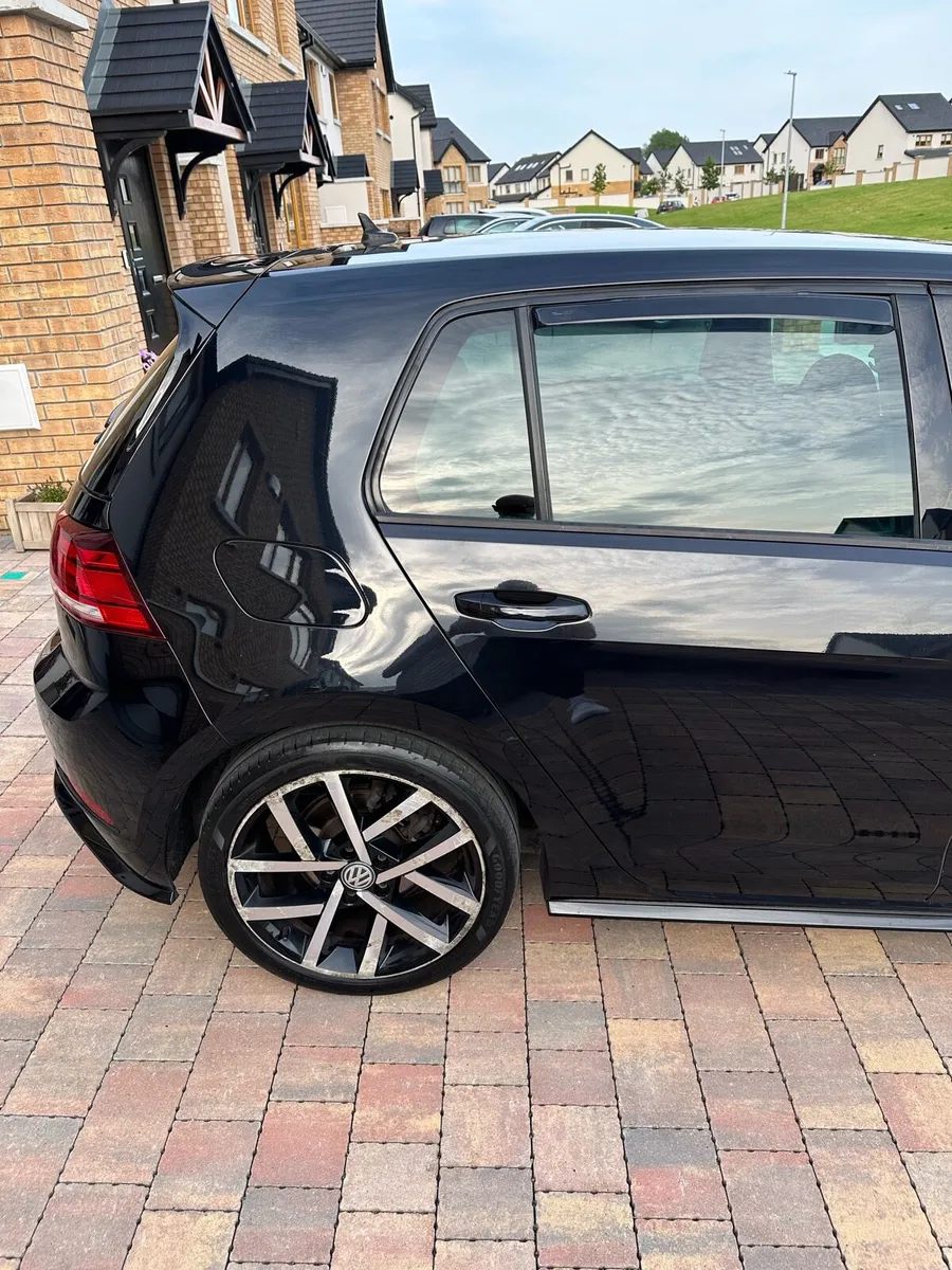 2019 Volkswagen Golf R-Line - Image 3