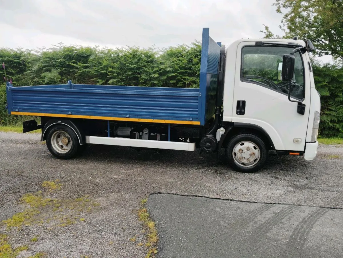 Isuzu tipper - Image 2