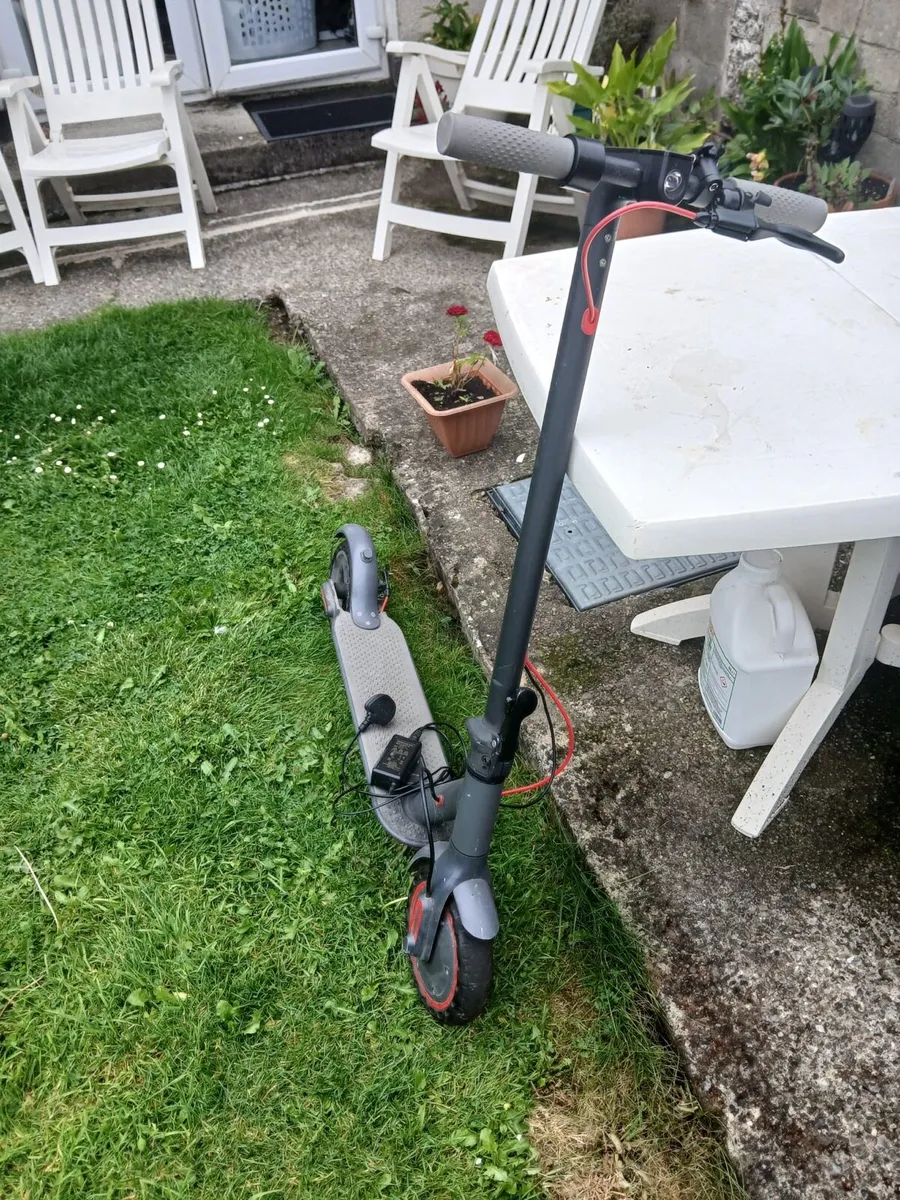 Escooter with charger Electric scooter