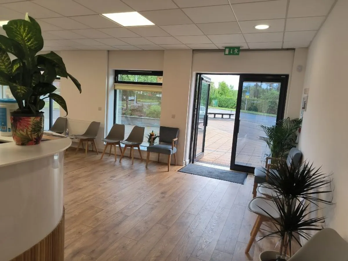 Large Clinic Room - Image 1