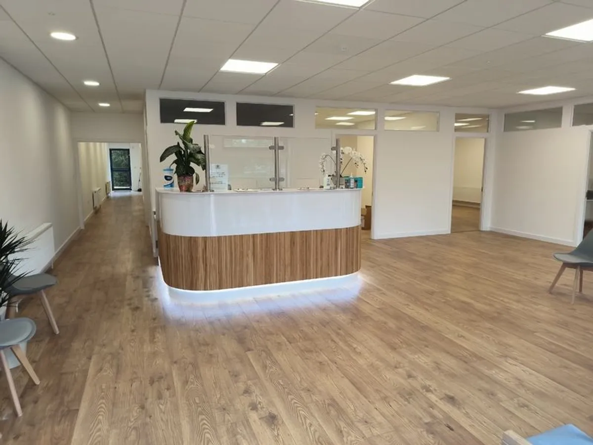 Large Clinic Room - Image 2