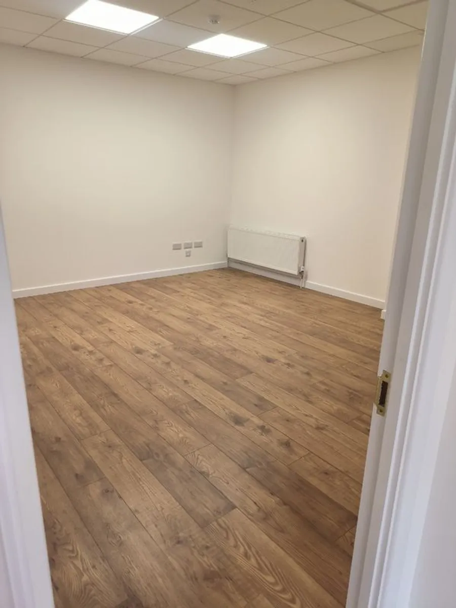 Large Clinic Room - Image 3