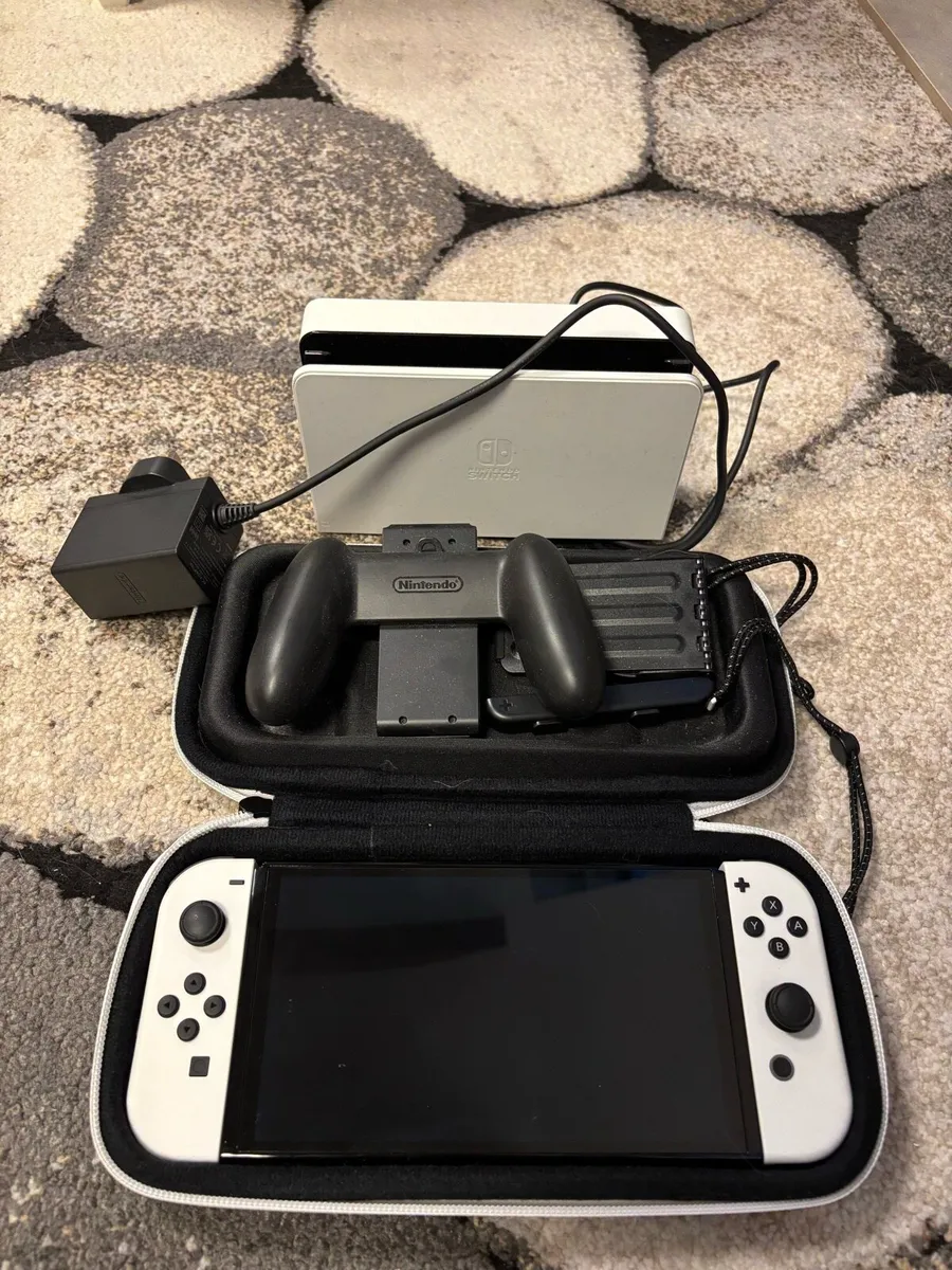 Nintendo Switch OLED - Image 1